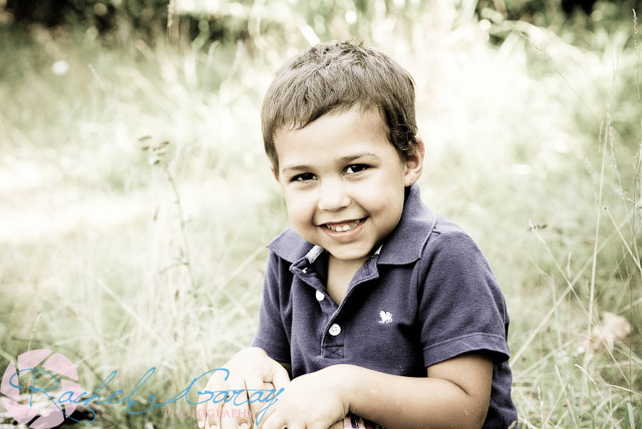 Child portrait outdoors at Glenview Mansion