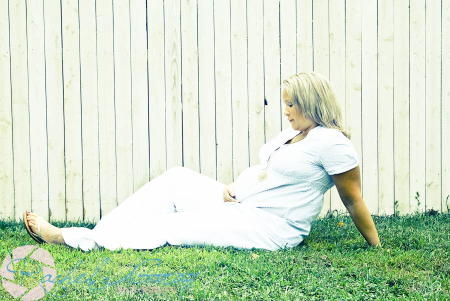 sarah-maternity-derwood-10 Sarah and bump in this Derwood maternity photography session!